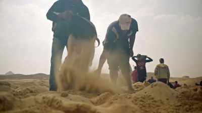 Like those
still digging in the desert, - Tutankhamun: Secrets of the Tomb
