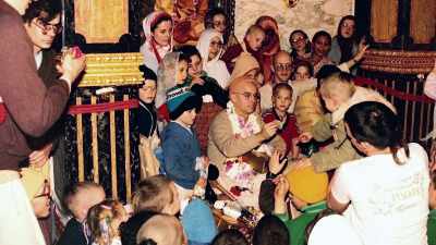 Like, he would... you
know, he'd play with us. - Krishnas: Gurus. Karma. Murder.