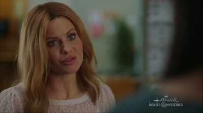 Lillian, als je auto echt
vanwege mij gestolen is, - Aurora Teagarden Mysteries: A Game of Cat and Mouse