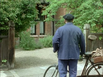 (lilting horn music) - Agatha Christie's Poirot