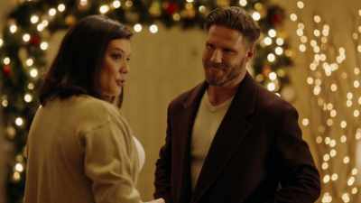 - Lily, manners.
- Sorry, I just really - Mom's Christmas Boyfriend