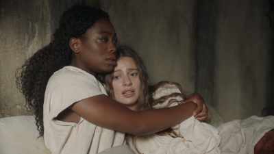 Lina, help me. - The Spanish Princess