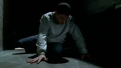 - Linc? - What the hell are you doing in here? - Prison Break