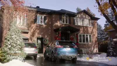 Linda, Gwen, get ready. - Swept Up by Christmas