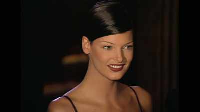 [Linda] In the same month
that communism collapsed, - The Super Models