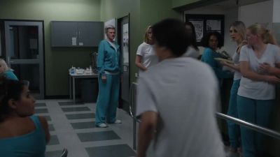 [Linda]
Jesus, Keane, pick that up! - Wentworth