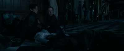 [Linthorn grunts in pain] - Enola Holmes