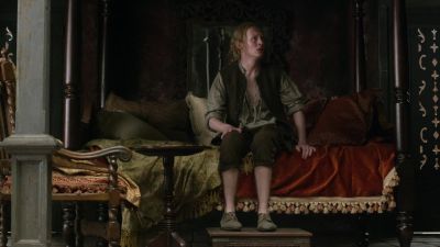 [ liquid splashing lightly ] - Outlander