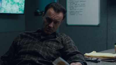 - Liquor stores?
Ronnie's mother. - FBI: Most Wanted