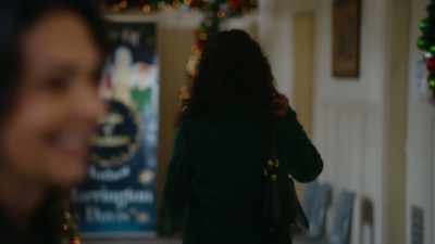 (Lisa chuckles) - Magic in Mistletoe