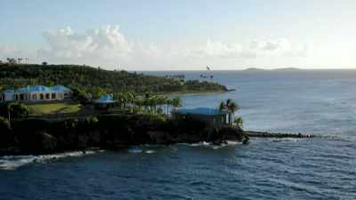 [Lisa Phillips]
Pulling up on the boat
to the island, - Who is Ghislaine Maxwell?