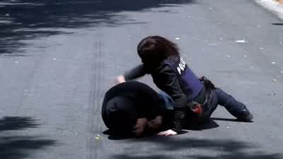 LISBON: Put your right hand behind your back. - The Mentalist