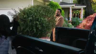 (Lissette groans) - All Saints Christmas