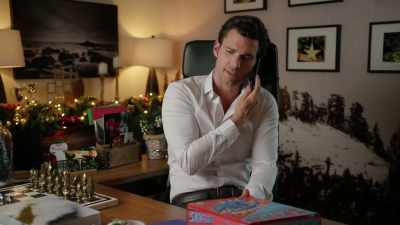 Listen, could you reserve
your best table for two tonight? - Random Acts of Christmas