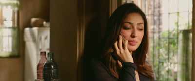 Listen.. Does Aamir Khan
ever come to your studio? - Kaabil