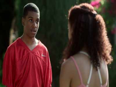Listen, everybody who knows me
knows I suck, except my pops. - On My Block