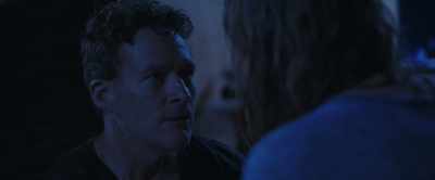 Listen, we have to stay put. - The Requin