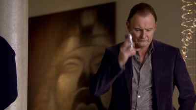 - Listen I've got the laptop, - Hustle