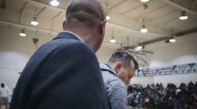 - Listen, listen. Hey, let's go.
- Y'all, they made this a game. - Last Chance U: Basketball