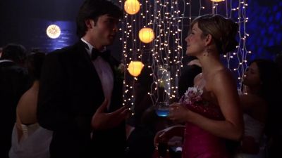 - Listen, Lois...
- Your parents filled me in. - Smallville