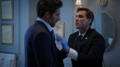Listen--look at me.
You need to pull your-- - Tyler Perry's The Oval