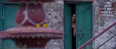 Listen, pass me a towel. - Mukkabaaz
