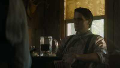 Listen to the Sheriff, Louis.
And I definitely fold. - The Son