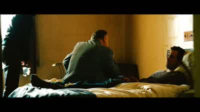 Listen to me. - Safe House