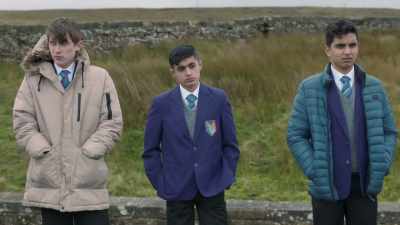 Listen up, everybody.
Mrs Paracha is taking over. - Ackley Bridge