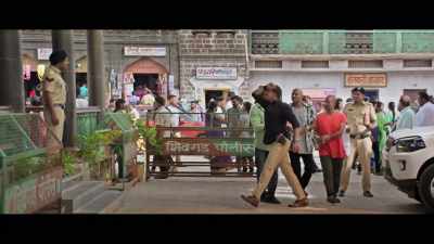 Listen, we'll also have to take
from the man whose store they robbed. - Simmba