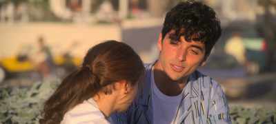 Listen, why don't I come back
at the end of your shift? - The Kissing Booth 3