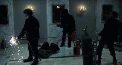 - Lit?
- No. - Thief