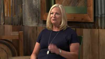 Little fresher apple
on the nose, - Moonshiners: Master Distiller