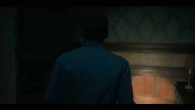 Liv, you better stay away
from these windows. - The Haunting of Hill House