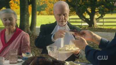 [lively chatter] - A Waltons Thanksgiving