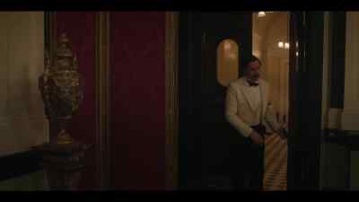 [lively chatter]
- [upbeat music playing] - A Gentleman in Moscow