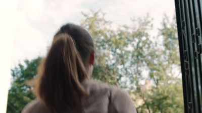 (lively chattering) - High Maintenance