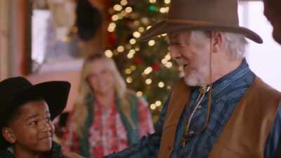  [lively fiddle music playing] - Mistletoe in Montana