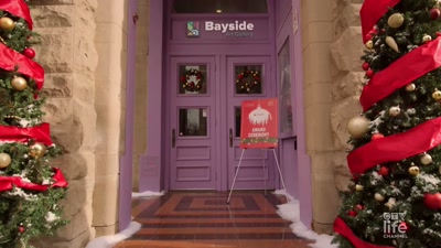 [lively music playing] - A Brush with Christmas