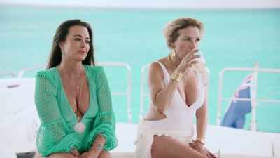 [lively music] - The Real Housewives Ultimate Girls Trip