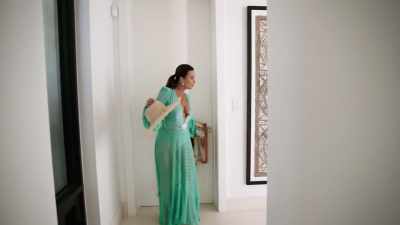 [lively music] - The Real Housewives Ultimate Girls Trip