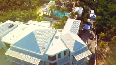 [lively music] - The Real Housewives Ultimate Girls Trip