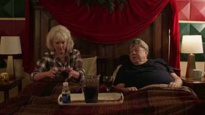 Liz, I really just want to get
some rest, go to sleep. - Christmas with the Campbells