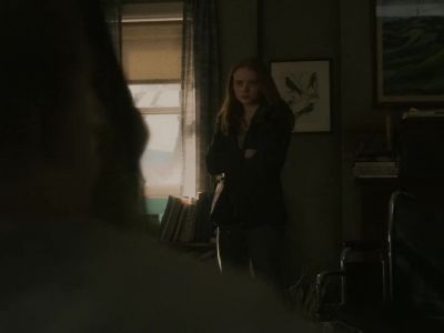 Liz: I'll call someone. - The Whale