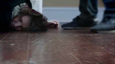 Liz's body is transported
back to the United States - An American Murder Mystery: The Staircase