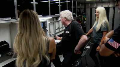 [Lizzy] Right now,
we're trying to figure out - Street Outlaws No Prep Kings Team Attack