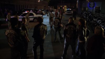 L'll be, uh,
right back. - Sons of Anarchy