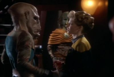 L'll have a cup of Alterian chowder, - Star Trek: Deep Space Nine