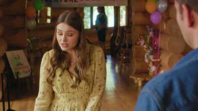 Lloyd doesn't mind sharing
his spot at the table - Picture Perfect Romance