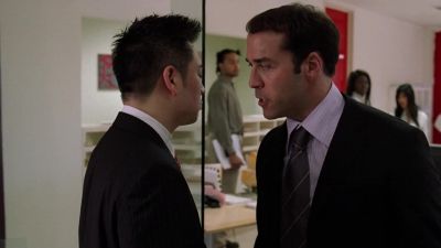 Lloyd, what are you doing? - Entourage
